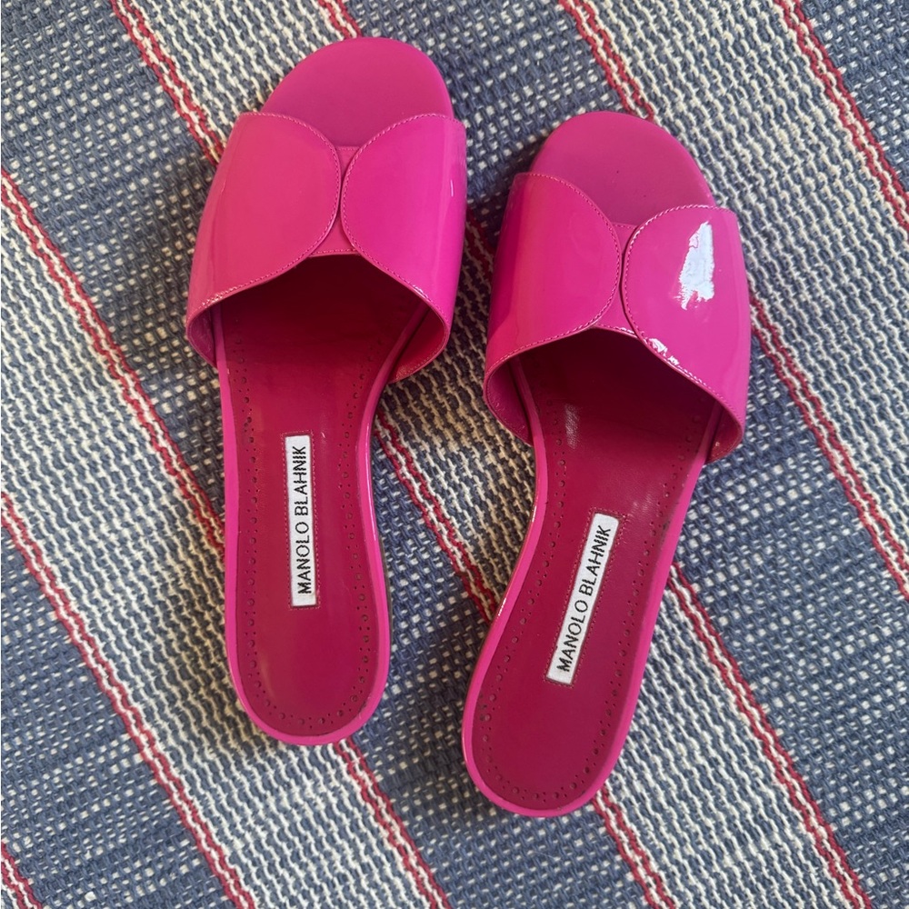 Manolo Blahnik pink patent slides - size 37 1/2